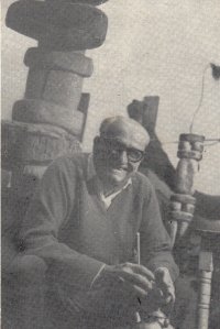 Obra: Fotografa de Salustiano Pintos con curriculum vitae al dorso - Salustiano Pintos