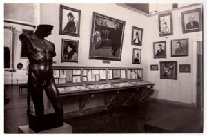 Obra: Fotograf�a de la Sala del Museo Nacional de Bellas Artes (ahora Museo Nacional de Artes Visuales, MNAV)  -  Desconocido
