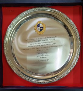 Obra: Placa  circular de reconocimiento  al MNAV  -  Desconocido